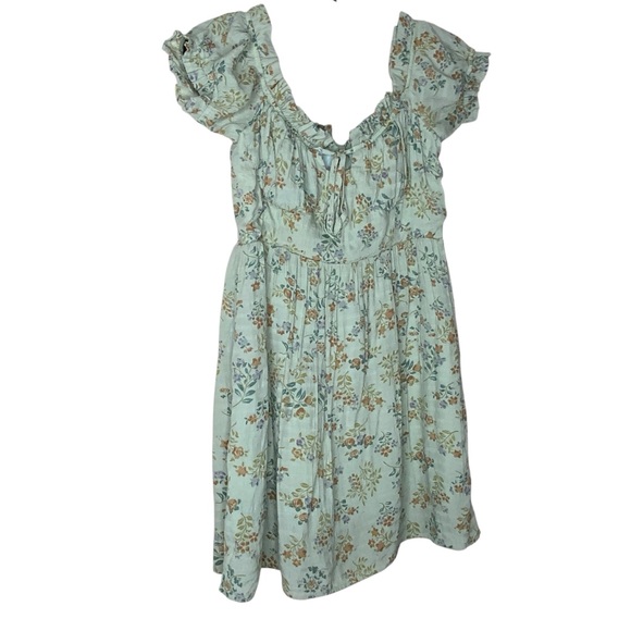Lulus Dresses & Skirts - Lulu's Floral Mini Dress in Mint Green. Ties in the front. Size L